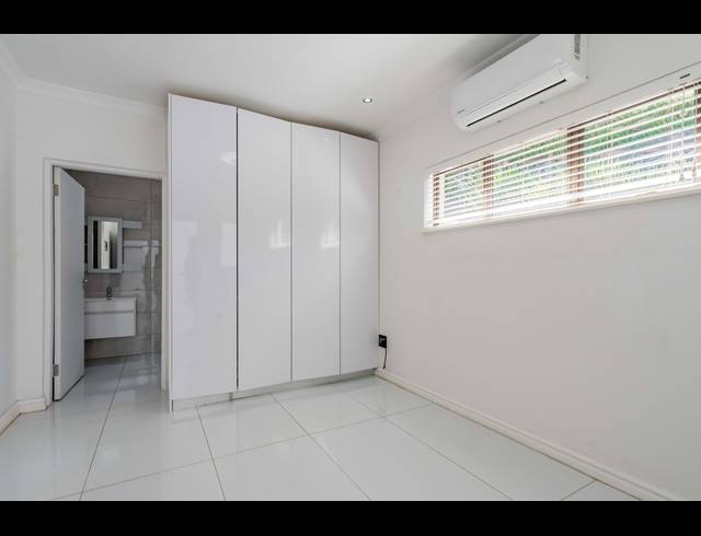 4 BEDROOM HOUSE FOR SALE IN HILLCREST CENTRAL